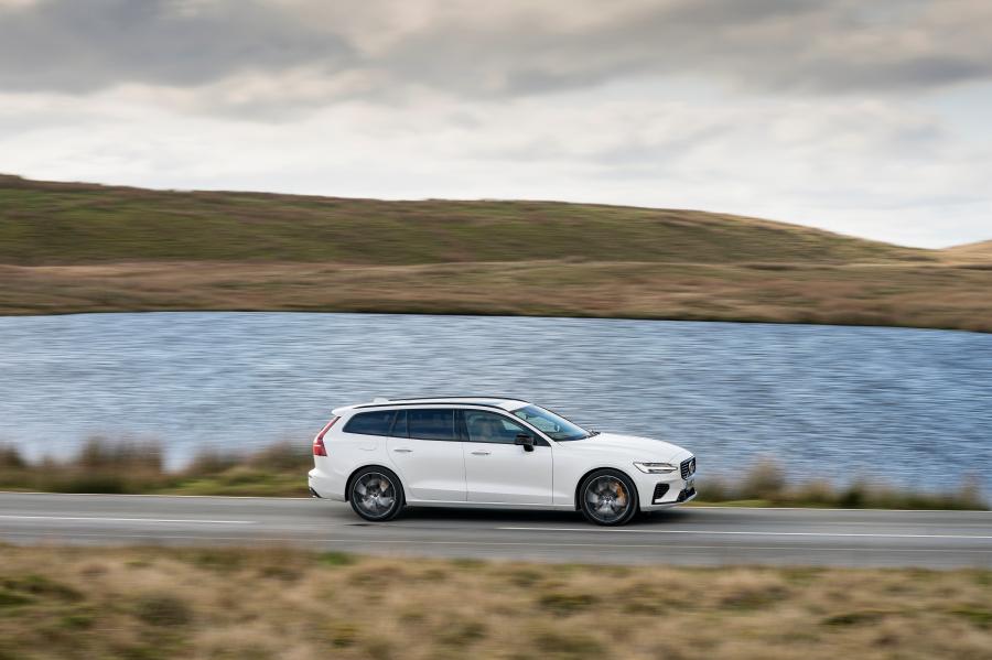  Volvo V60 T8 Polestar Engineered 2019 года  (UK) (фото 26 из 40)